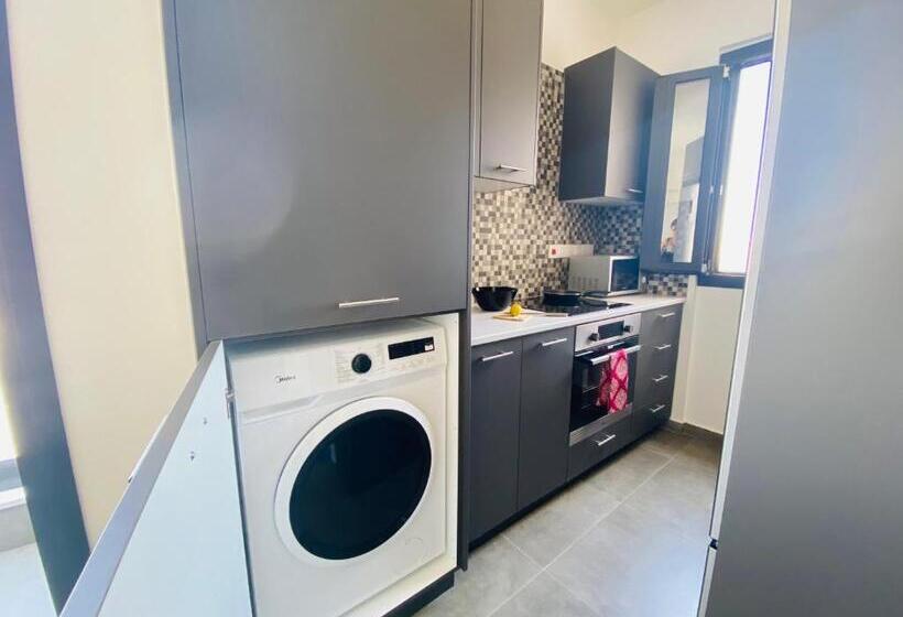 Maryam S 2 Br Apt Facing Larnaca Harbor