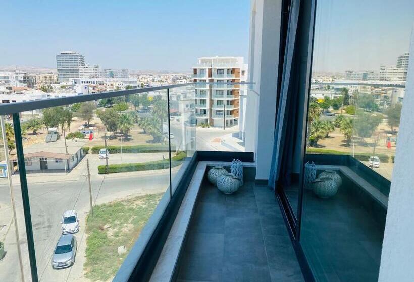 Maryam S 2 Br Apt Facing Larnaca Harbor