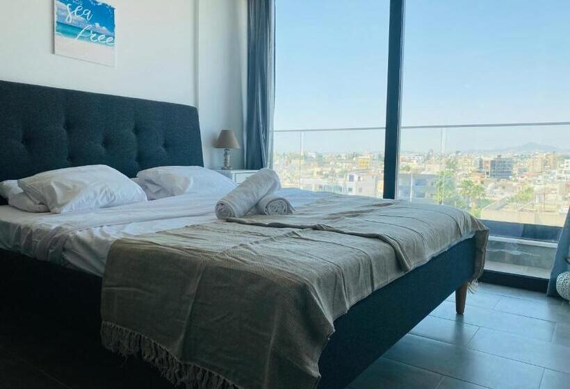 Maryam S 2 Br Apt Facing Larnaca Harbor