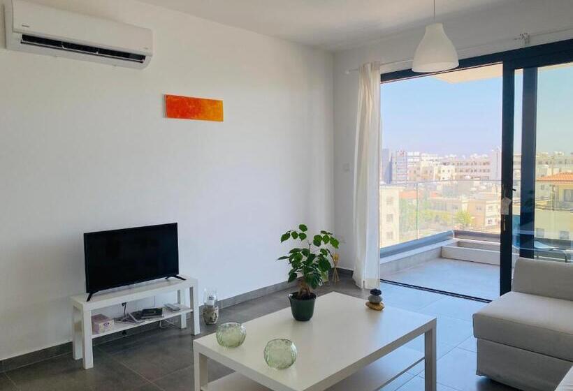 Maryam S 2 Br Apt Facing Larnaca Harbor