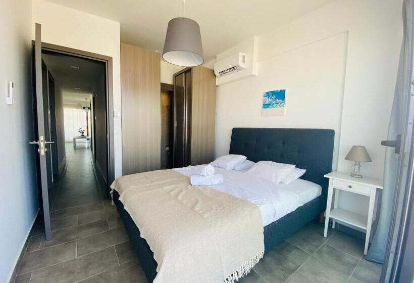Maryam S 2 Br Apt Facing Larnaca Harbor