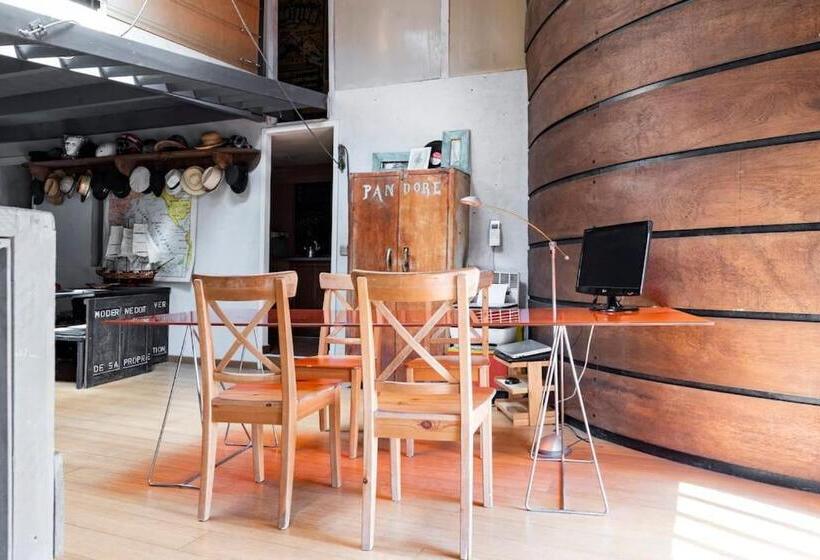 Appartement Dans Un Atelier D Artiste Hors Norme