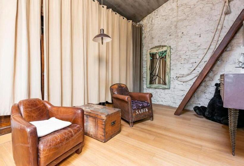 Appartement Dans Un Atelier D Artiste Hors Norme