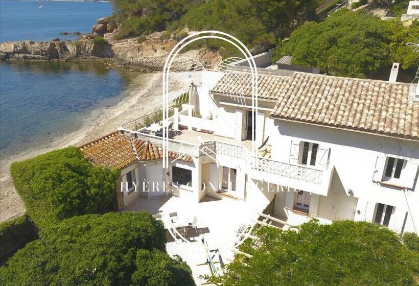 Appartements Plage Des Oursinières Pieds Dans L Eau Plage Parking Wifi By Hc