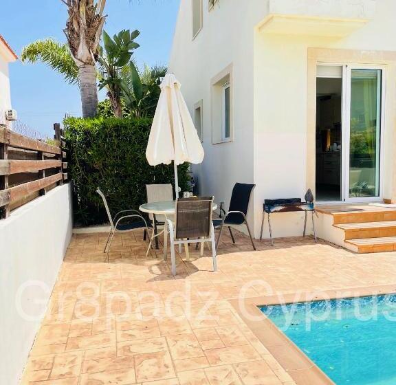 Gr8padz Villa Artemis