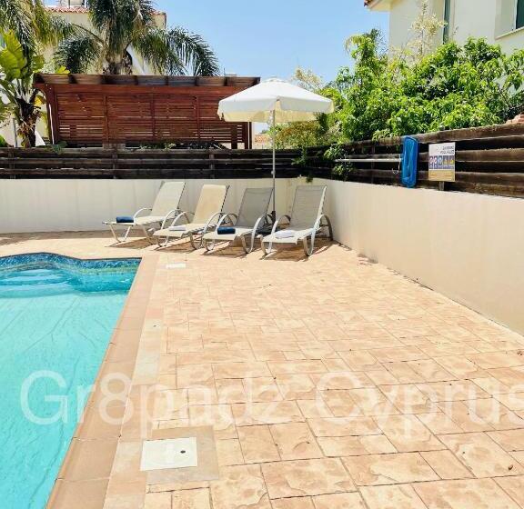 Gr8padz Villa Artemis