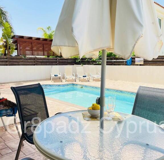 Gr8padz Villa Artemis