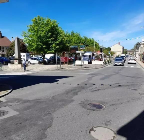 Belle Maison De Ville Sur 2 étages Dans Le Quartier Historique Paisible De La Ville Avec Terrasse Pr