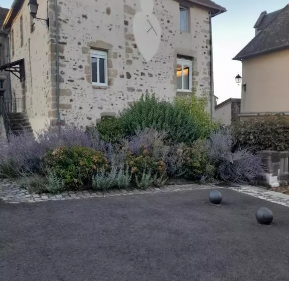 Belle Maison De Ville Sur 2 étages Dans Le Quartier Historique Paisible De La Ville Avec Terrasse Pr