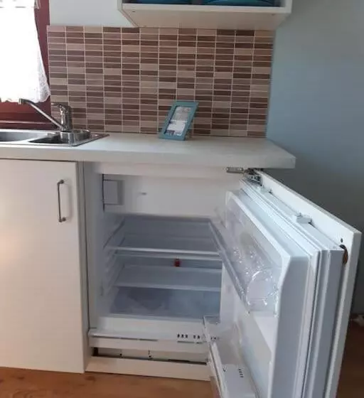 House W Little Tropical Garden