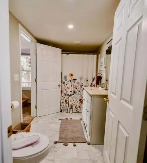 Little Landing Cottage On Cobbossee Lake