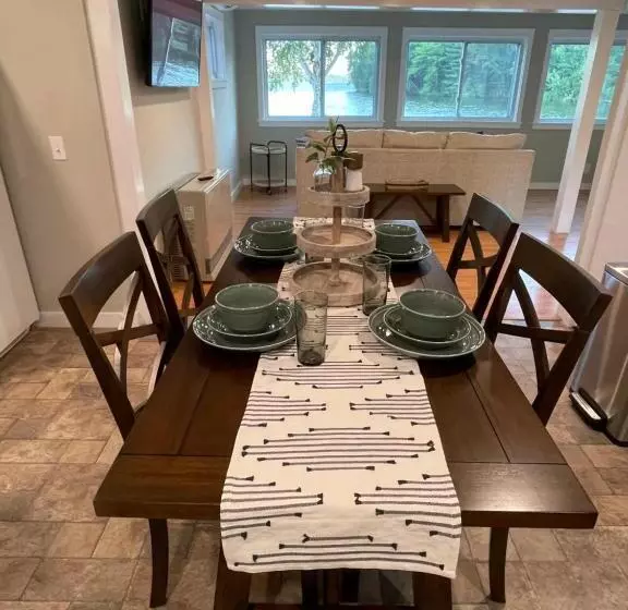 Little Landing Cottage On Cobbossee Lake