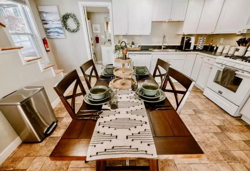 Little Landing Cottage On Cobbossee Lake