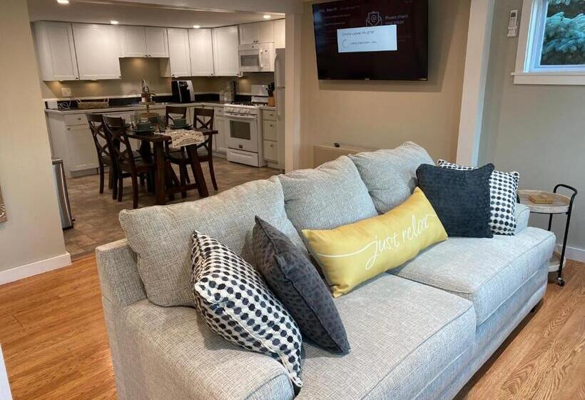 Little Landing Cottage On Cobbossee Lake