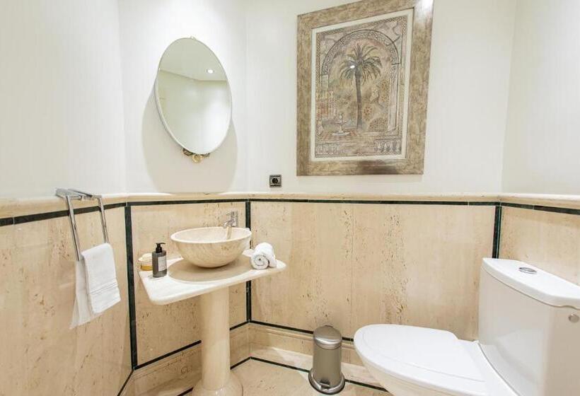 Luxury 3bdrs Apt. In Mistral Beach With Sea Views