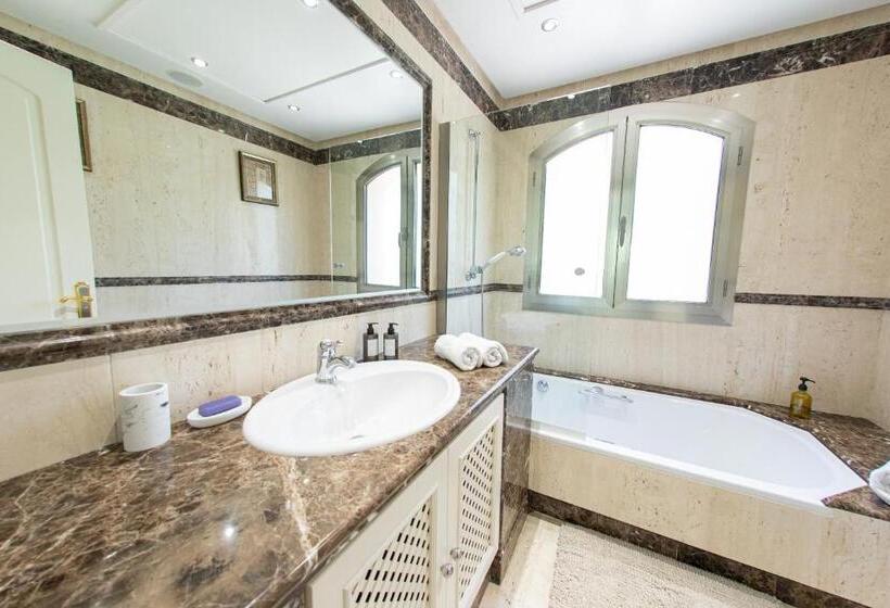 Luxury 3bdrs Apt. In Mistral Beach With Sea Views