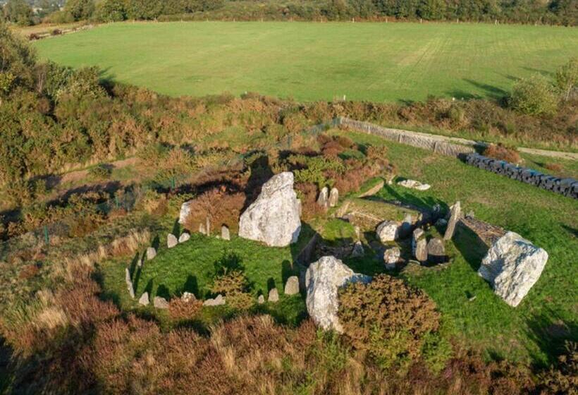 Moulin Menhirs & Zone Naturelle Protégée