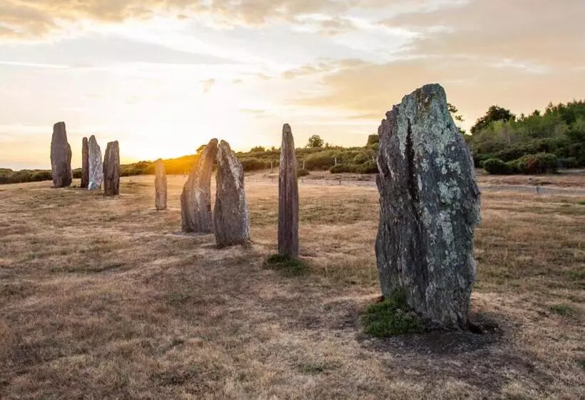 Moulin Menhirs & Zone Naturelle Protégée