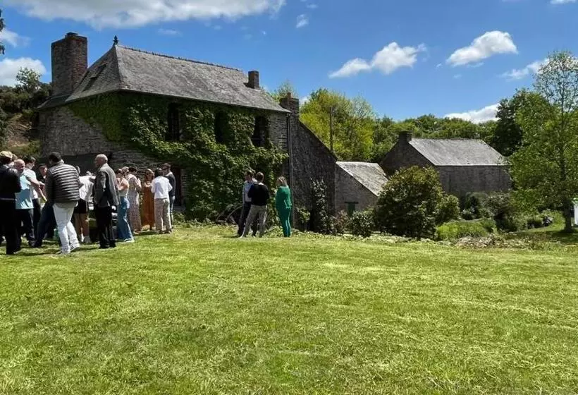 Moulin Menhirs & Zone Naturelle Protégée