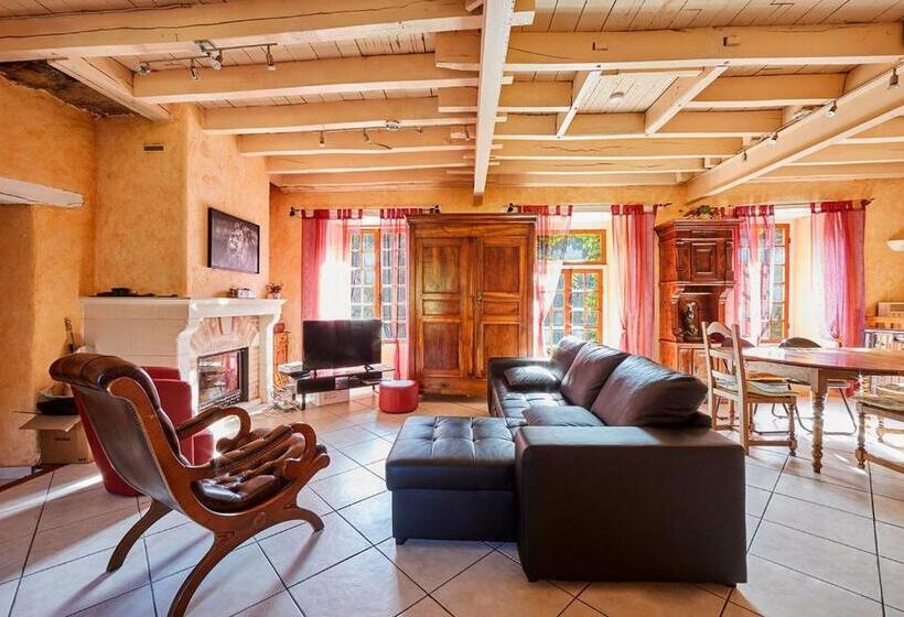 Moulin Menhirs & Zone Naturelle Protégée