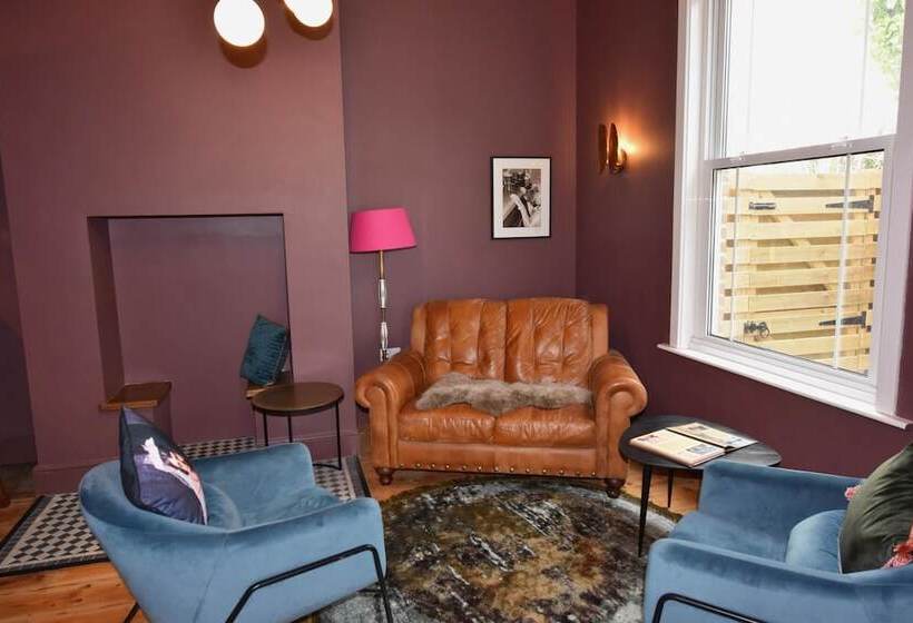 Blenheim House A Seaside Home For 12