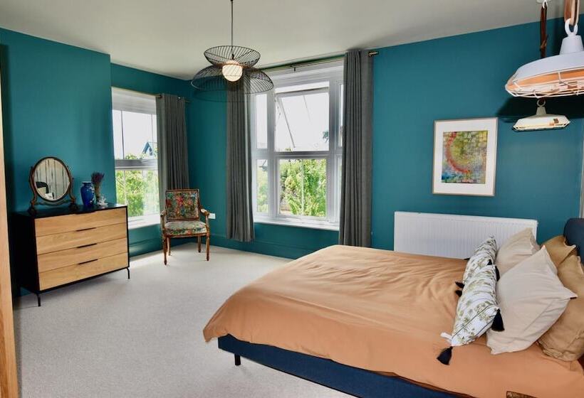 Blenheim House A Seaside Home For 12