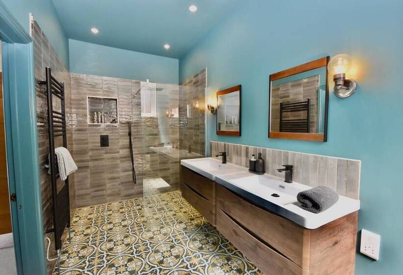 Blenheim House A Seaside Home For 12