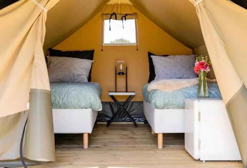 Hotelli Charmecamping & Appartementen De Regge Vallei