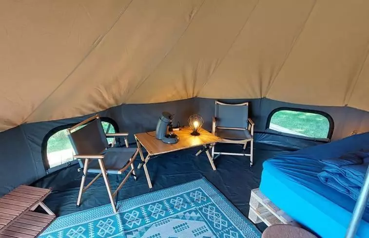 Hotelli Charmecamping & Appartementen De Regge Vallei