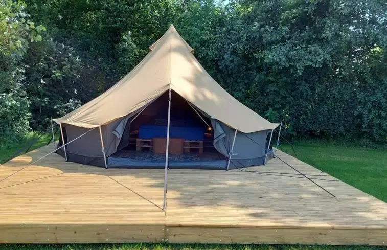 Hotelli Charmecamping & Appartementen De Regge Vallei