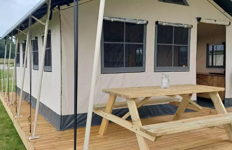 Hotelli Charmecamping & Appartementen De Regge Vallei