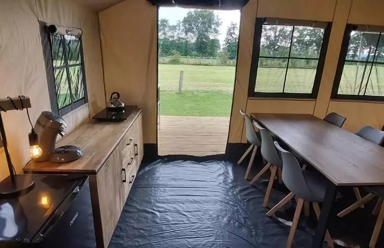 Hotelli Charmecamping & Appartementen De Regge Vallei