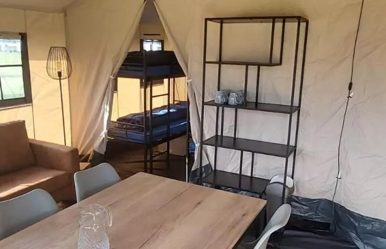 Hotelli Charmecamping & Appartementen De Regge Vallei