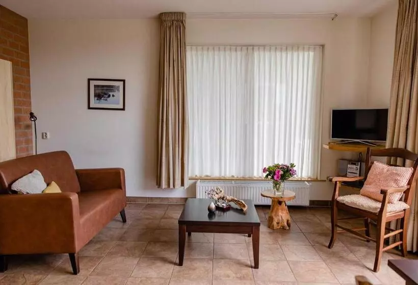 Hotelli Charmecamping & Appartementen De Regge Vallei