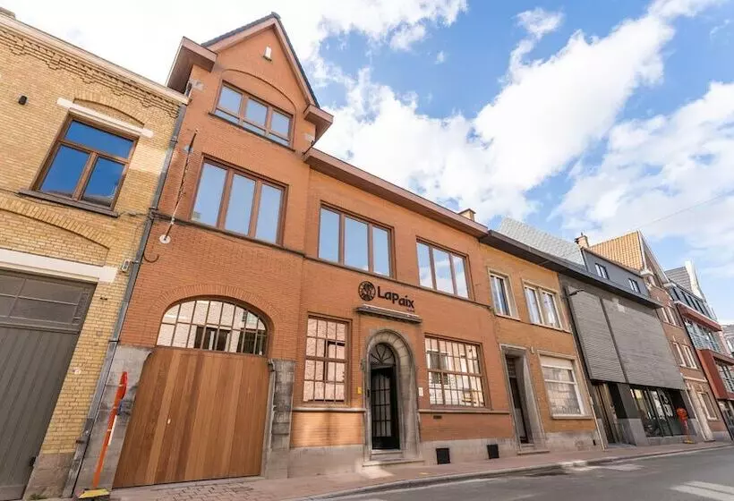 Hotelli Guesthouse De La Paix