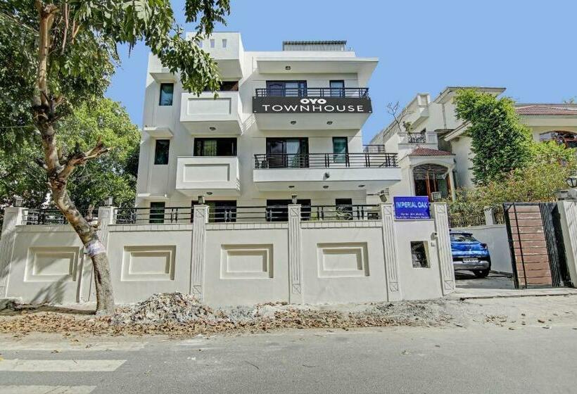 בית מלון כפרי Collection O Imperial Oak Near Leisure Valley Park