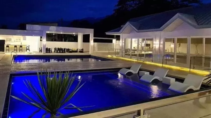 リゾートホテル Blu Serenity Villas & Hotel By Sms Hospitality