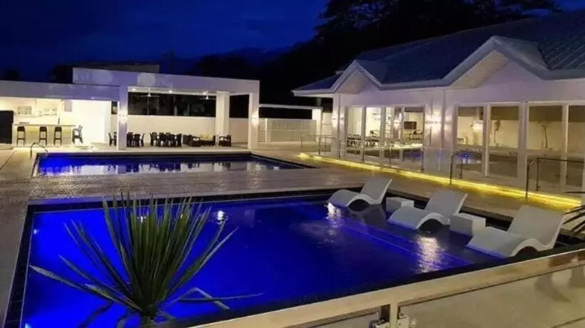 リゾートホテル Blu Serenity Villas & Hotel By Sms Hospitality
