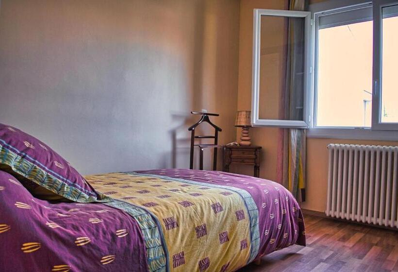 Agréable Maison 3 Chambres Avec Piscine