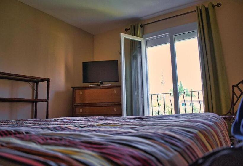 Agréable Maison 3 Chambres Avec Piscine