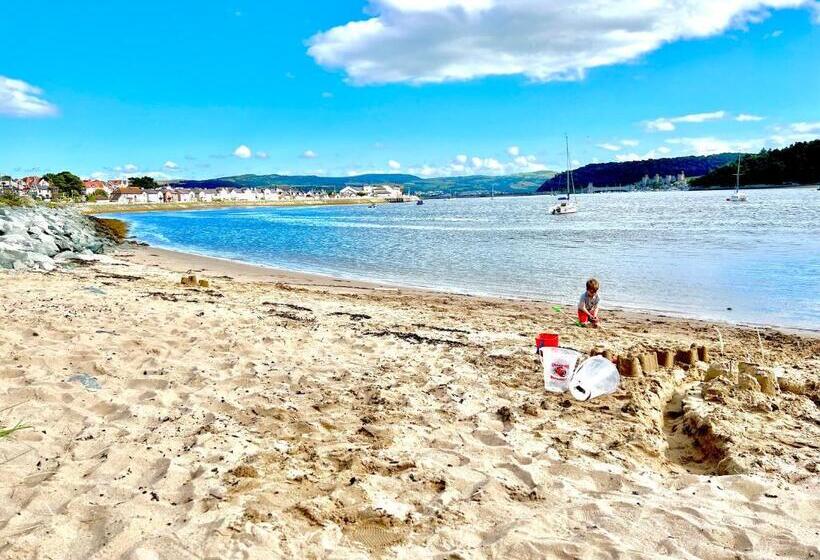 Beautiful Ancient Stone Cottage, Local Walks & Pub!