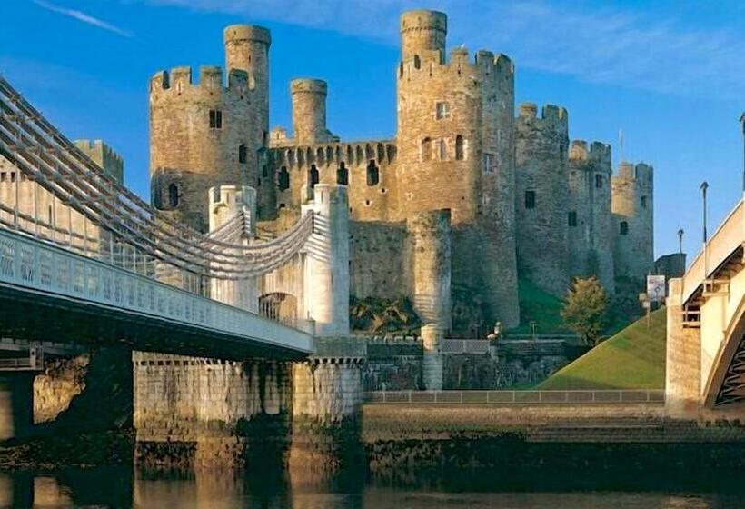 Beautiful Ancient Stone Cottage, Local Walks & Pub!