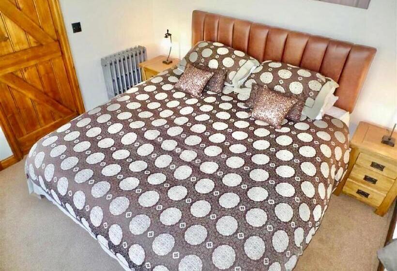 Beautiful Ancient Stone Cottage, Local Walks & Pub!