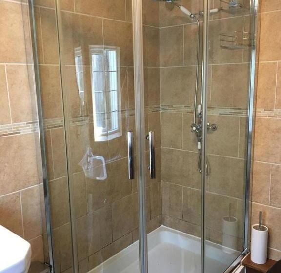 Beautiful Ancient Stone Cottage, Local Walks & Pub!