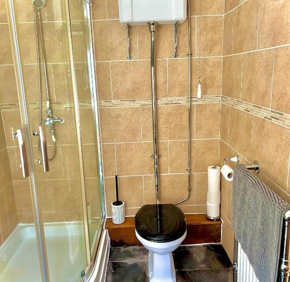 Beautiful Ancient Stone Cottage, Local Walks & Pub!