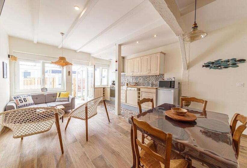 Charmante Maison En Centre Ville D Arzon