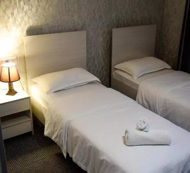 هتل Continent Halal