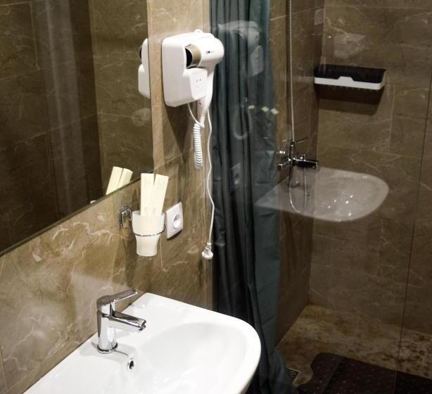 هتل Continent Halal