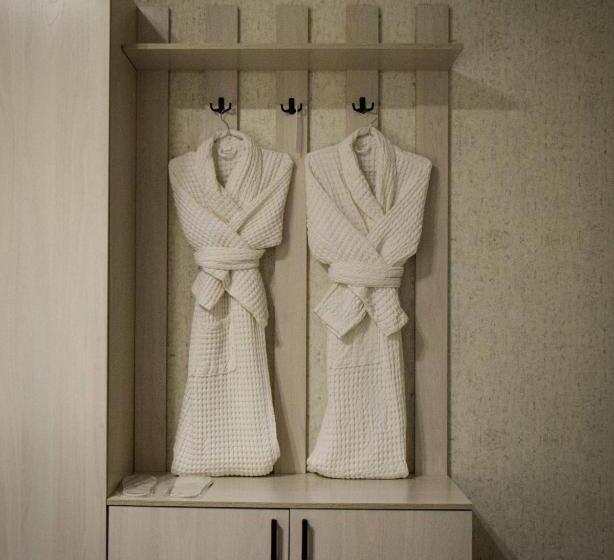 هتل Continent Halal