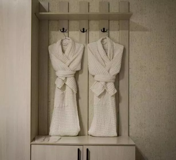 هتل Continent Halal